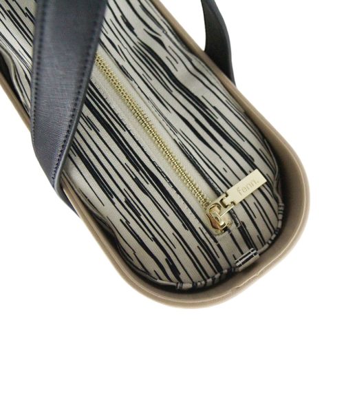 This Sand Tote Bag features a stunning vinyl exterior that exudes sophistication while the handles and inners are interchangeable