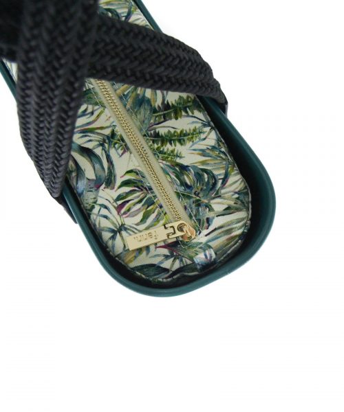 This Teal Tote Bag features a stunning vinyl exterior that exudes sophistication while the handles and inners are interchangeable