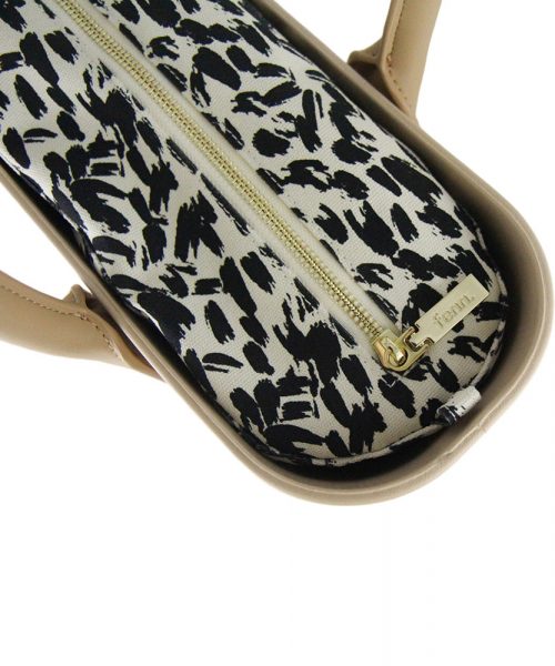 This Sand Tote Bag features a stunning vinyl exterior that exudes sophistication while the handles and inners are interchangeable